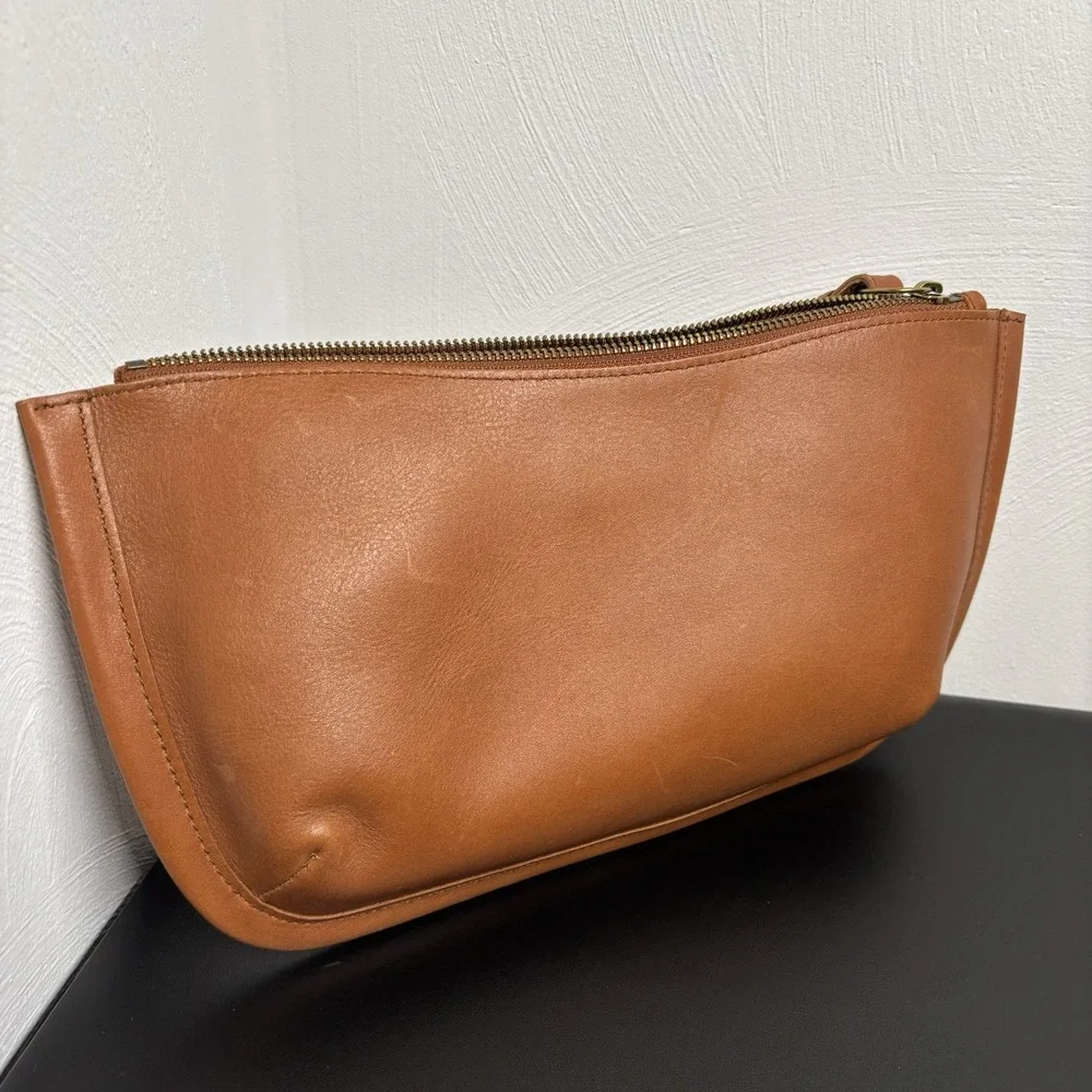 Madewell Women's The Sydney Clutch Bag in Brushed Carmel Cow Leather Zip Casual